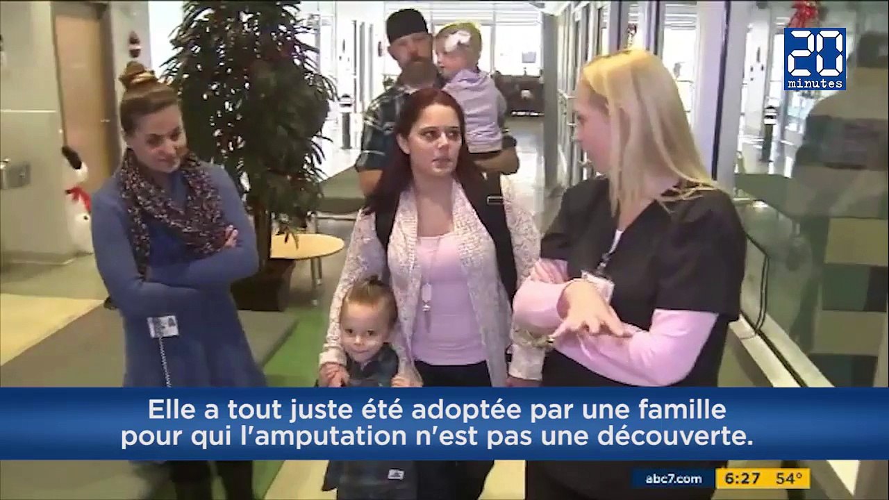 Amputée d'un bras, on lui confie un chaton à trois pattes