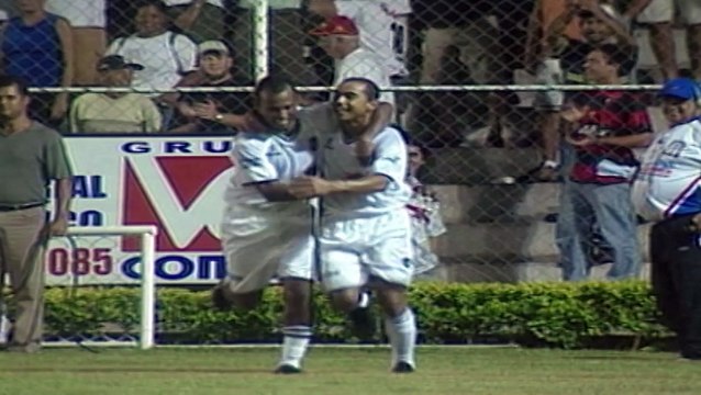 Veja os melhores momentos do último jogo entre Rio Branco e Cruzeiro, em 2003