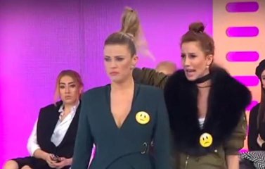 Yarışmacının saçına yapıştı, jüri şaşkına döndü