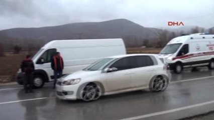 Tokat Bariyerlere Çarpan Otomobil Alev Aldı