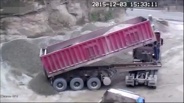 Accident bien débile lors du déchargement d'un camion