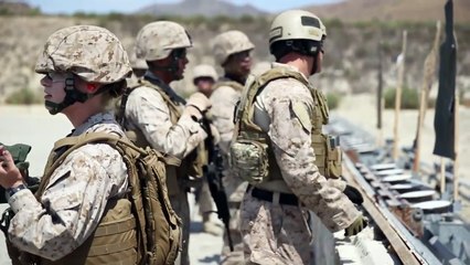 Télécharger la video: US Marines Shooting The M4 Carbine Like Boss