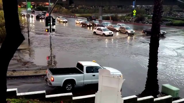 Lamborghini Driving Through Flood El Nino California Los Angeles San Diego 2016 HD