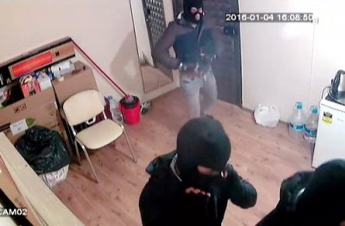 Yabancı Uyruklu Şahısların Gasp Anı Kamerada