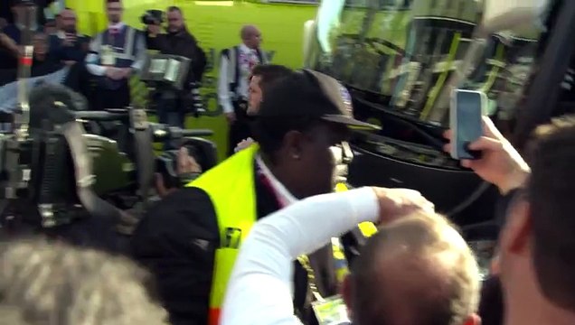 Fans go wild for Richie McCaw and All blacks