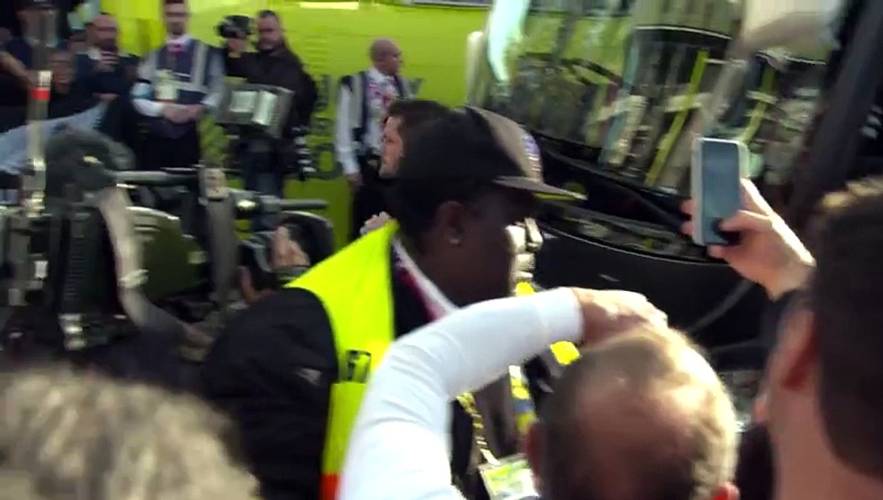 Fans go wild for Richie McCaw and All blacks