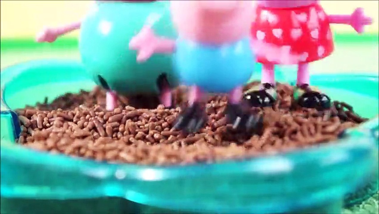 Pig George da Família Peppa Pig Brincando na Piscina de Chocolate! Em Portugues KidsToys  Funny So Much! Videos
