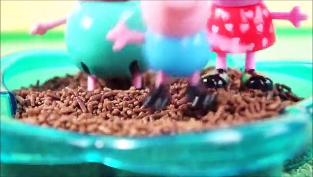 Pig George da Família Peppa Pig Brincando na Piscina de Chocolate! Em Portugues KidsToys Funny So Much! Videos