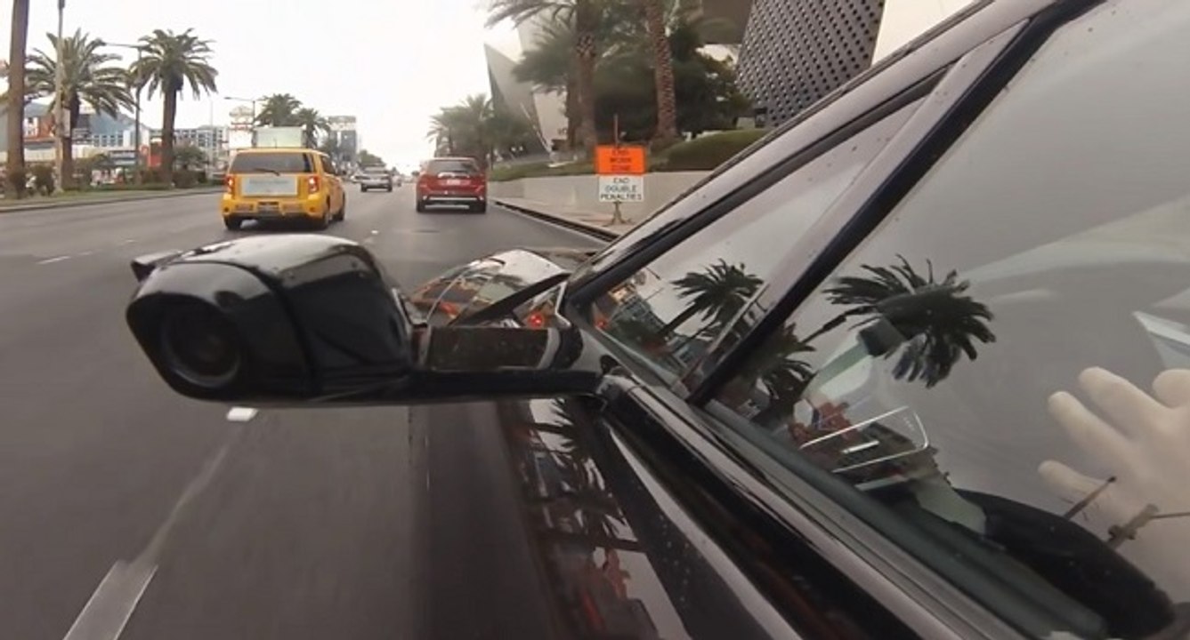 Une BMW i8 avec des caméras à la place des rétroviseurs extérieurs