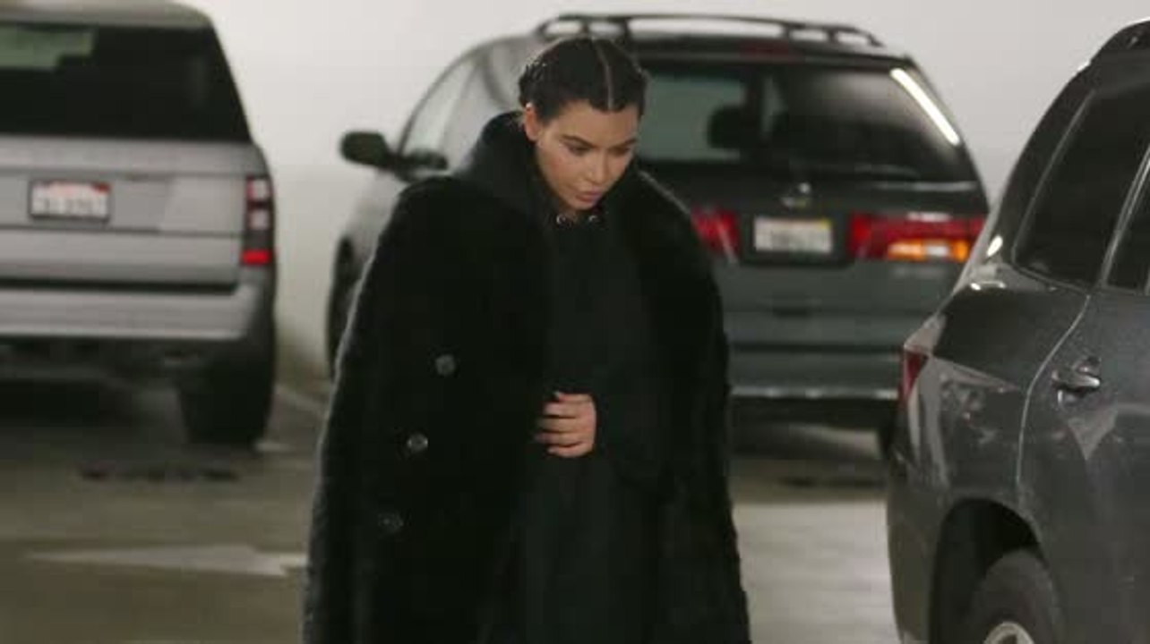 Kim Kardashian zeigt sich zum ersten Mal im Jahr 2016