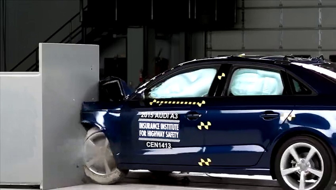 2015 Audi A3 small overlap IIHS crash test / Audi Çarpışma Testi