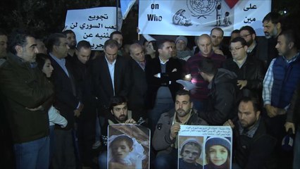 مئات المتظاهرين اللبنانيين يتضامنون مع بلدة مضايا