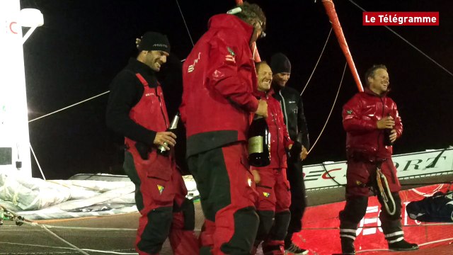 Trophée Jules Verne. Idec Sport est à quai, à Brest