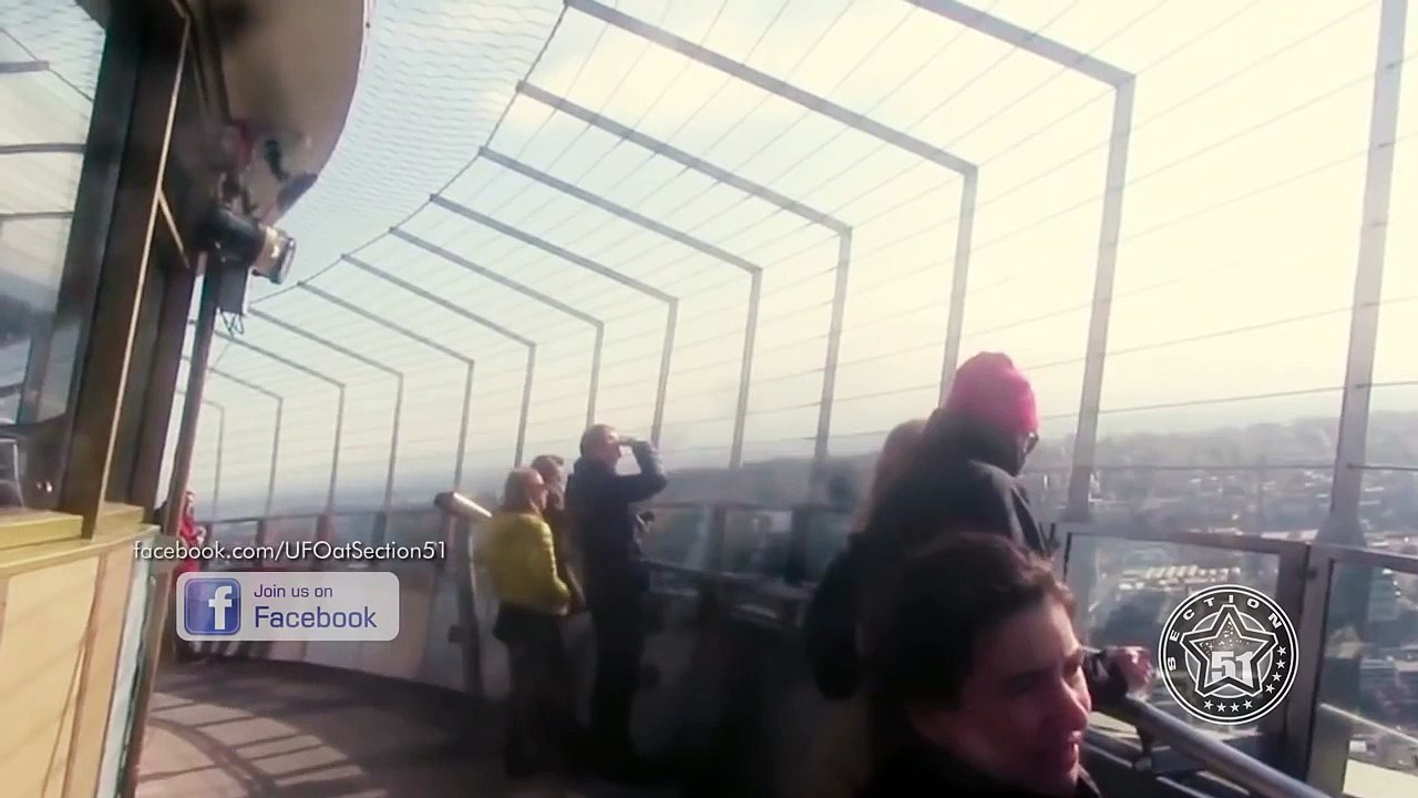 HUGE UFO over India filmed from Airplane window - Nov 2015 !!!