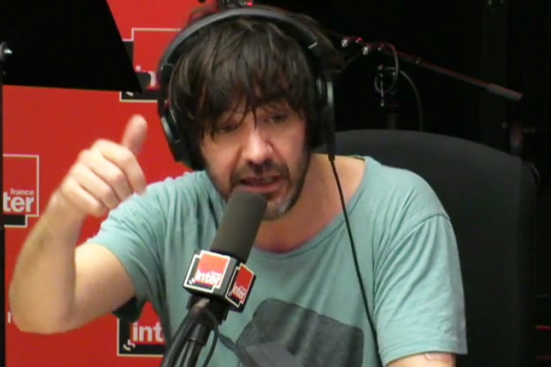 "Johnny chante en hommage à Charlie " : Les actualiziks de Thomas VDB