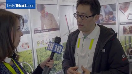 The electric scarf which can heat and cool at push of button