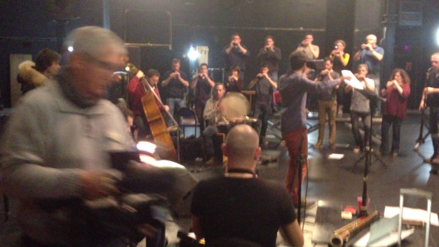 Le bagad répète avec Denez Prigent