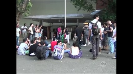 Grupo protesta contra aumento de tarifas em São Paulo
