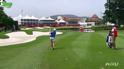 Скачать видео: Shock! Golf Star Shanshan Feng Hits Shot Fat 2015 Sime Darby LPGA