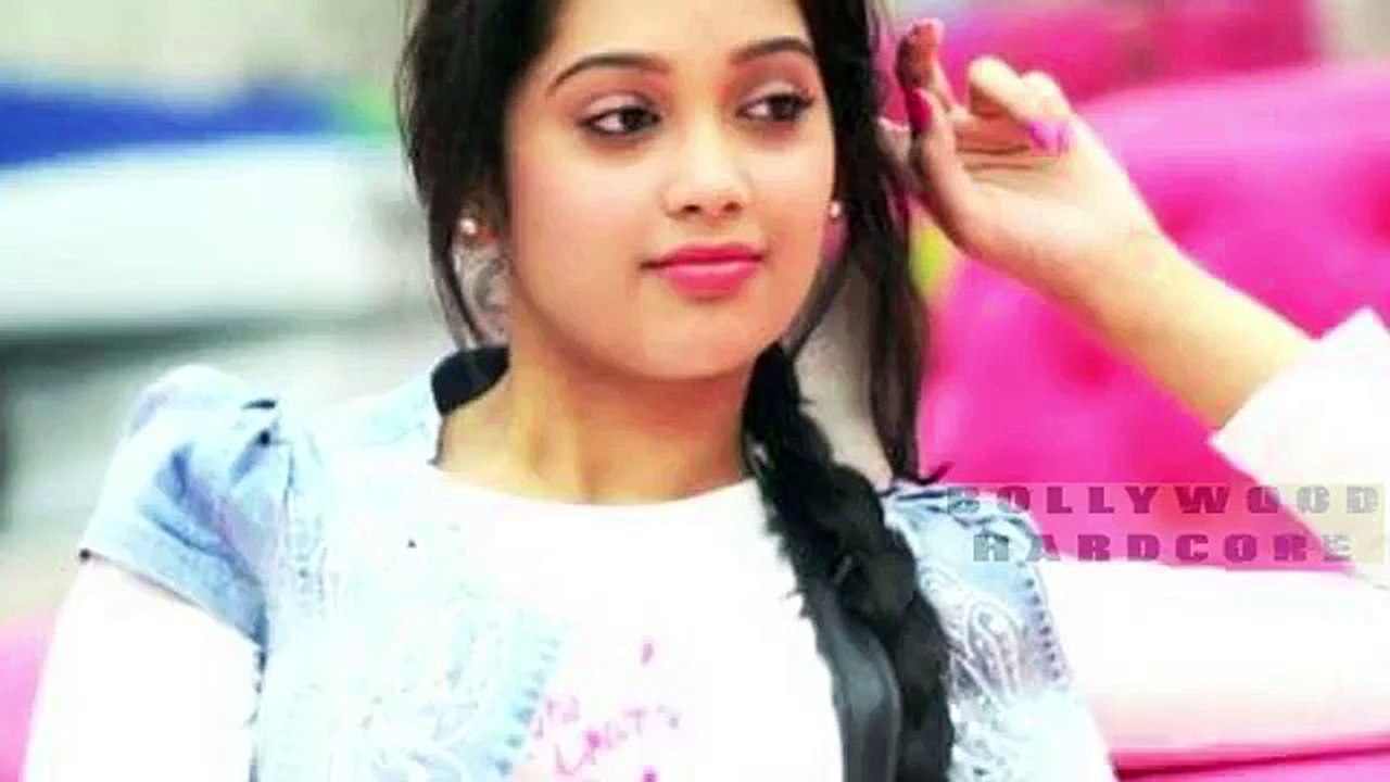 Tv Actress & Bigg Boss 9 Contestant Digangana Suryavanshi Enjoying Holiday With Friends  Bollywood News