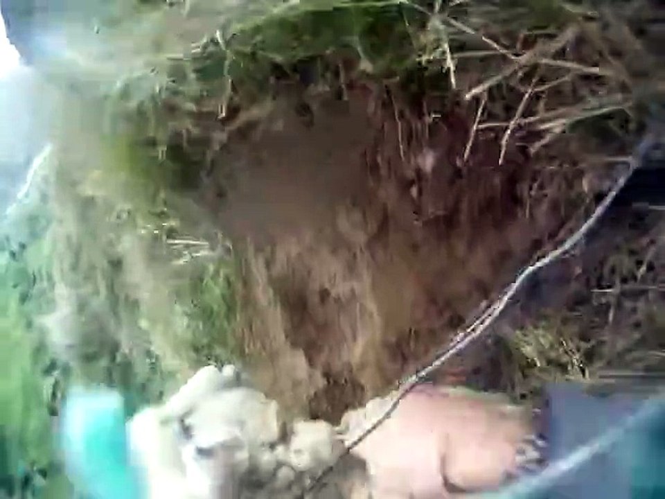 Asman Sa Gira Ghajoor ma Atka- Funny video