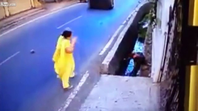 Uno de los peores scooter accidentes que he visto..