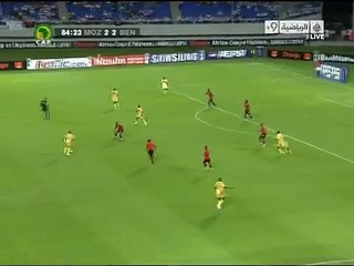 Drole de football ! Un gardien de but clown ! :)