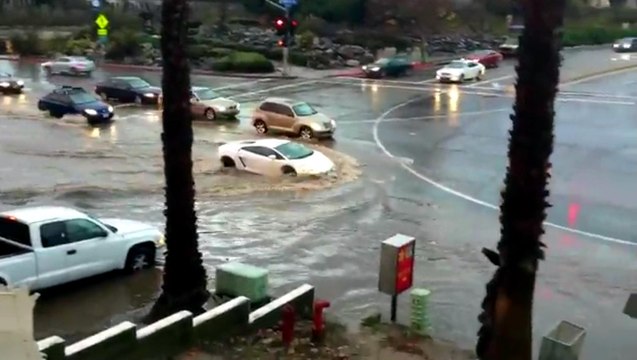 Lamborghini Drives Through a Flood in San Diego