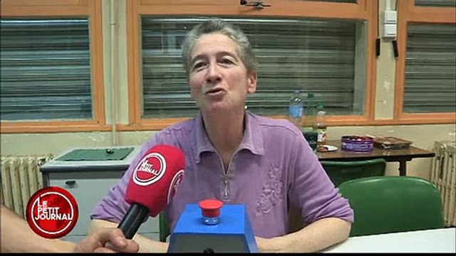 Une association Questions pour un champion réagit à l'arrivée de Samuel Etienne - Regardez