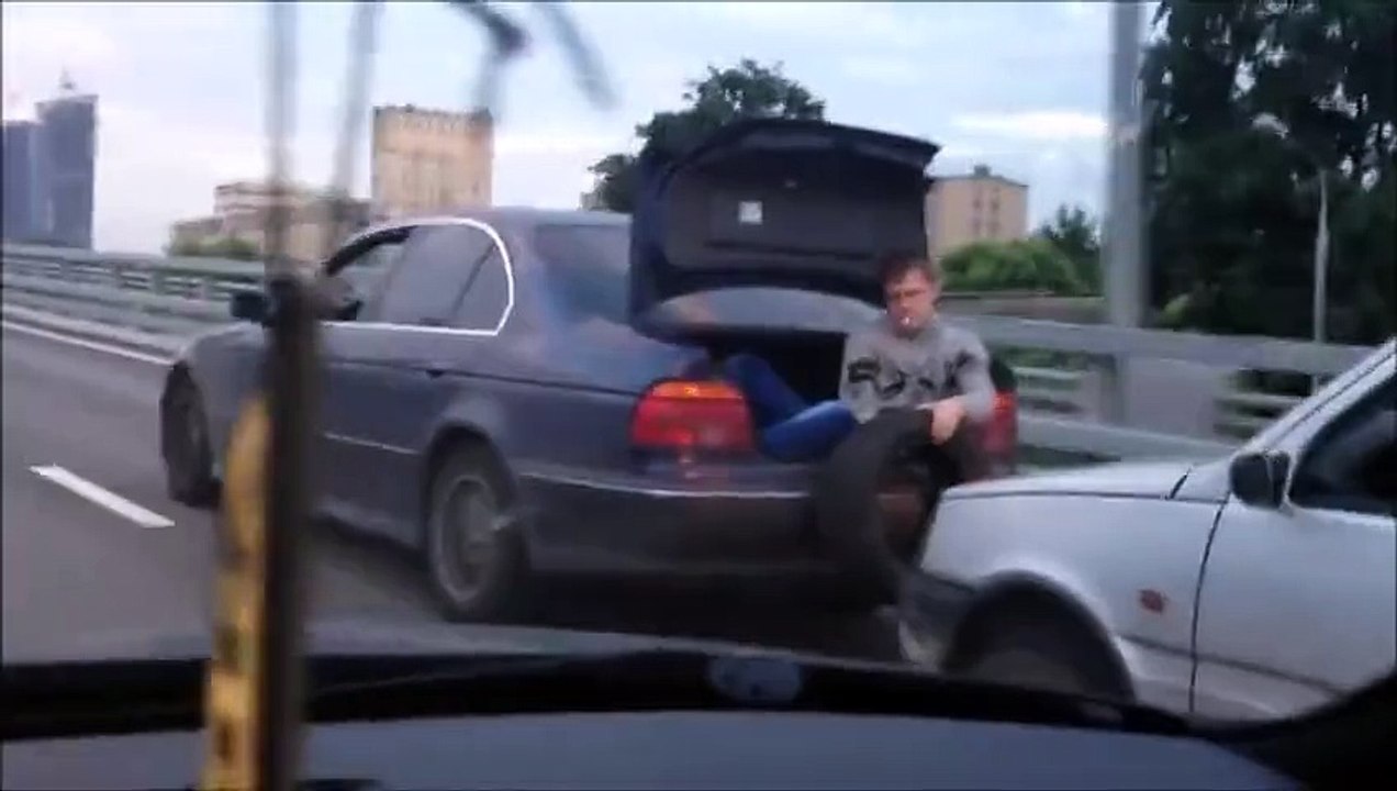 Remorquer une voiture en mode bricole!