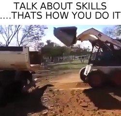 Le roi de la pelleteuse... Conducteur énorme