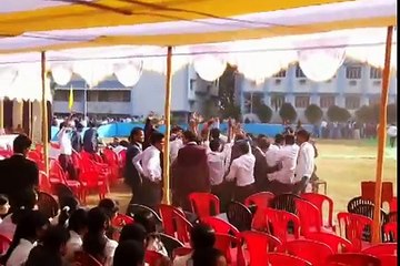 Engineering College Girls Dancing Madly on Bhojpuri Super-hit Song Jilla Top Lagelu