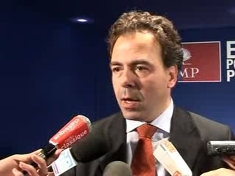 Luc-Marie Chatel répond aux journalistes