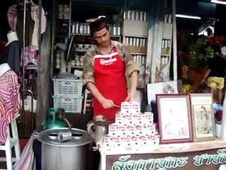 Atraksi Pedagang Teh Tarik