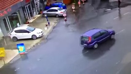 İşte kadın teröristlerin Çevik Kuvvet'e saldırı anı