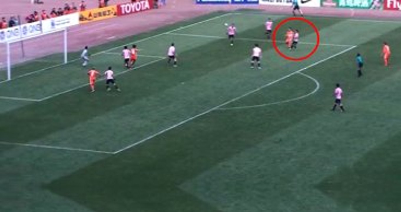 Çinli Futbolcudan Muhteşem Trivela Golü