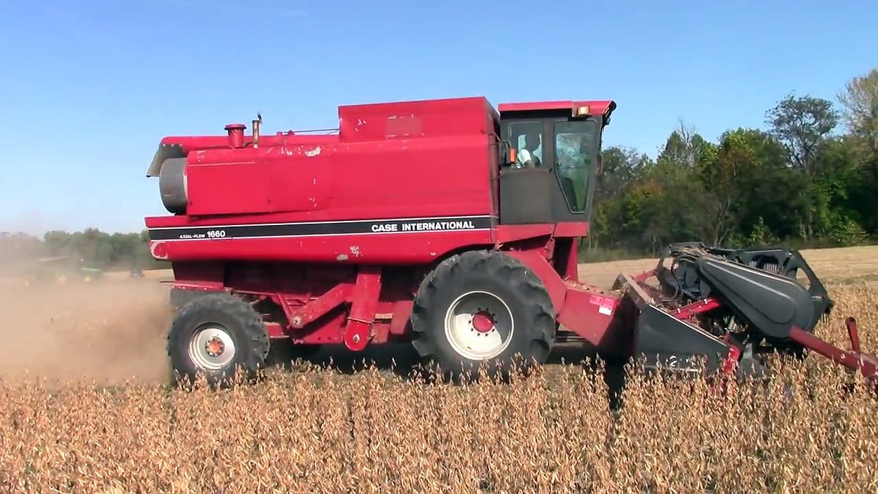 Case International 1660 Axial-Flow Combine