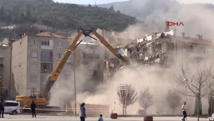 Manisa Yan Yatan 5 Katlı Bina Sonunda Yıkılabildi