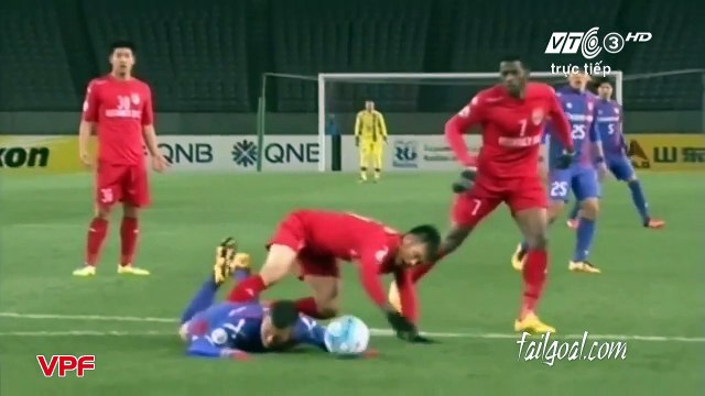 Ce gardien de but enchaine une action magique avec un gros raté!