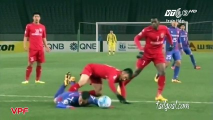 Ce gardien de but enchaine une action magique avec un gros raté!