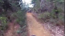 Lo último: Asaltar a ciclistas en medio del bosque