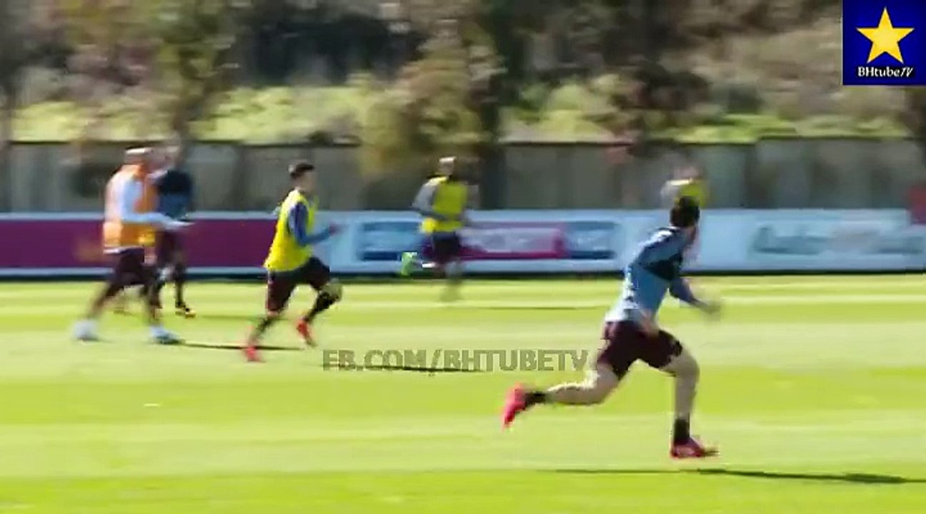 Edin Džeko dribles past El Shaarawya and Digne