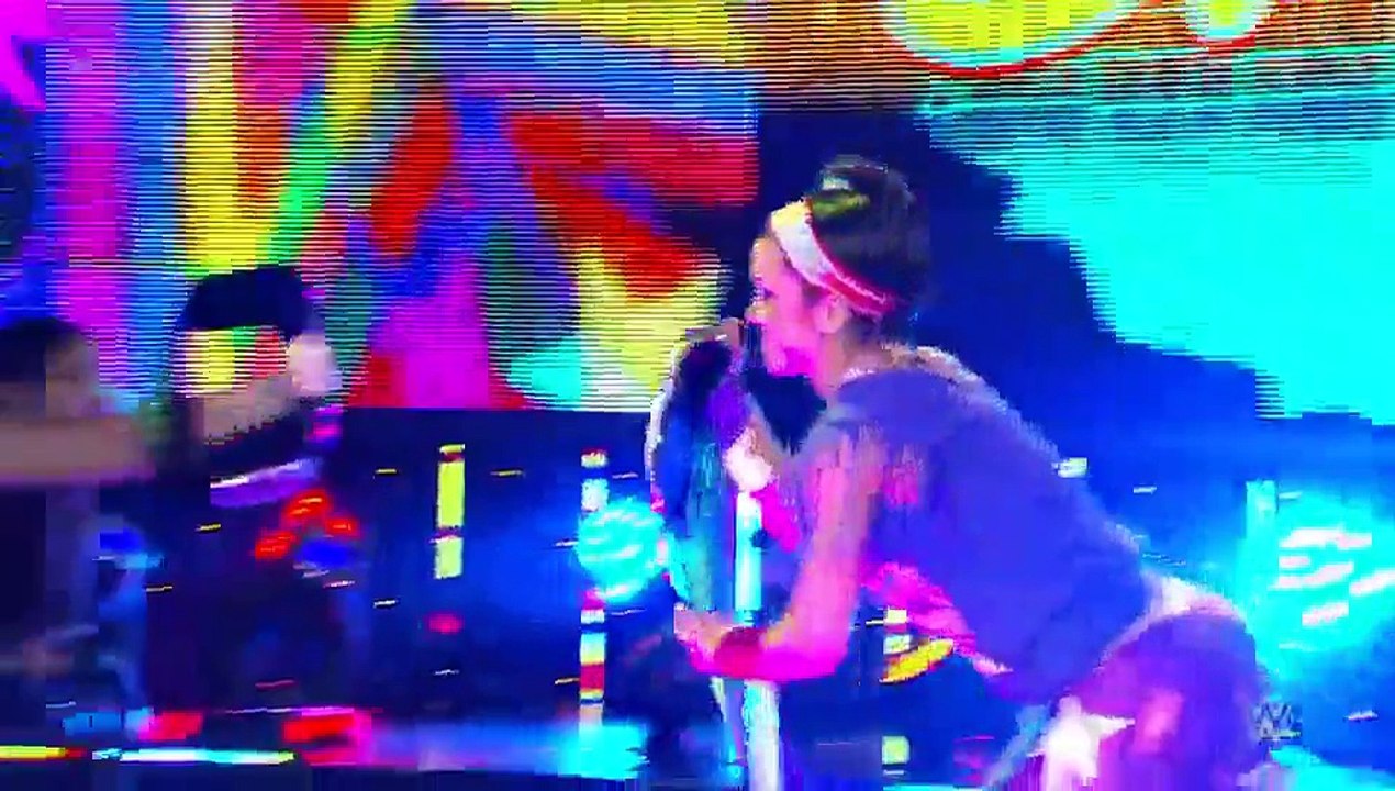 Bayley vs Peyton Royce