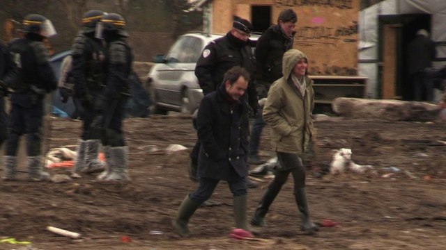 Jungle : l'évacuation reprend après l'émotion des bouches cousues