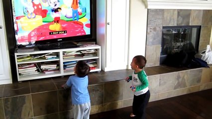 mickey mouse clubhouse hot dog song/dance - 11/26/12