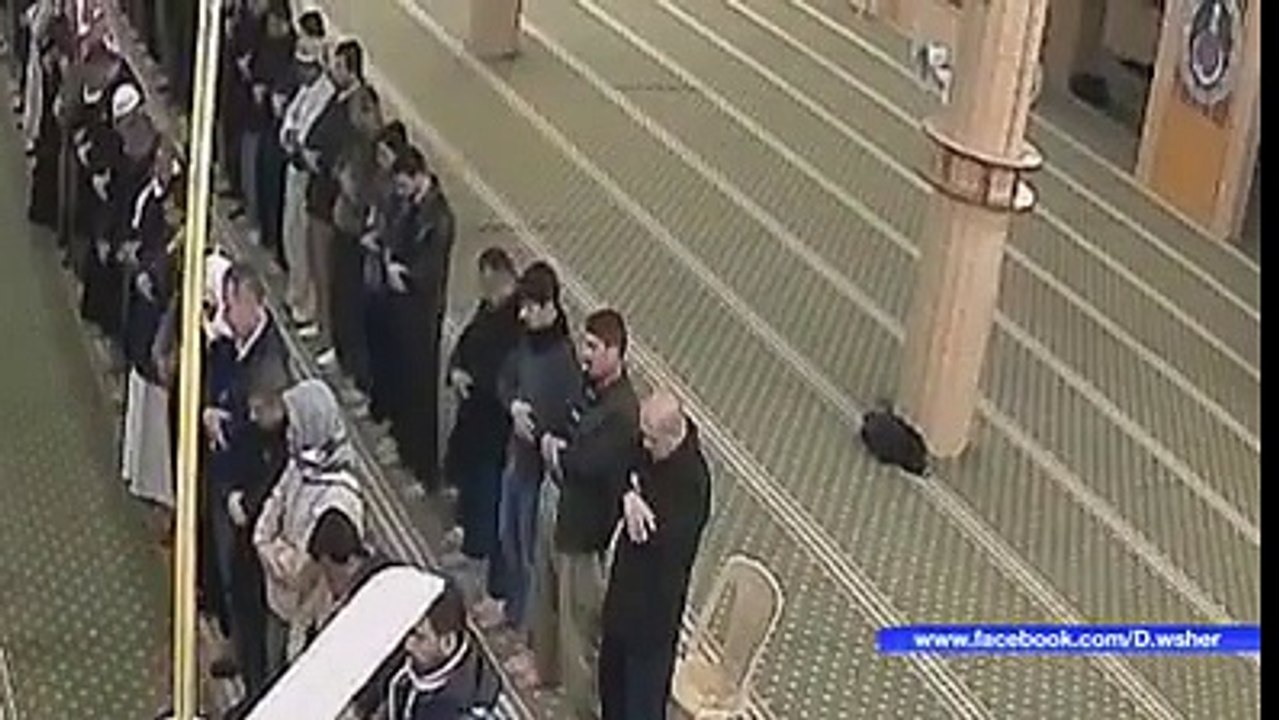 Namaz phartey HOye iK Admi Ki Mout HO Jati hai