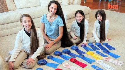Une mère et ses trois filles affichent leur belle chevelure
