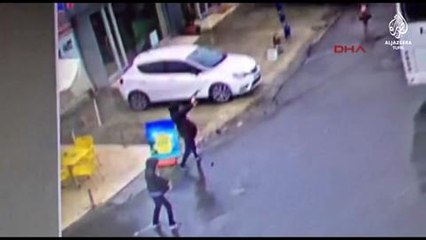 İstanbul Bayrampaşa'da polise saldırı anı