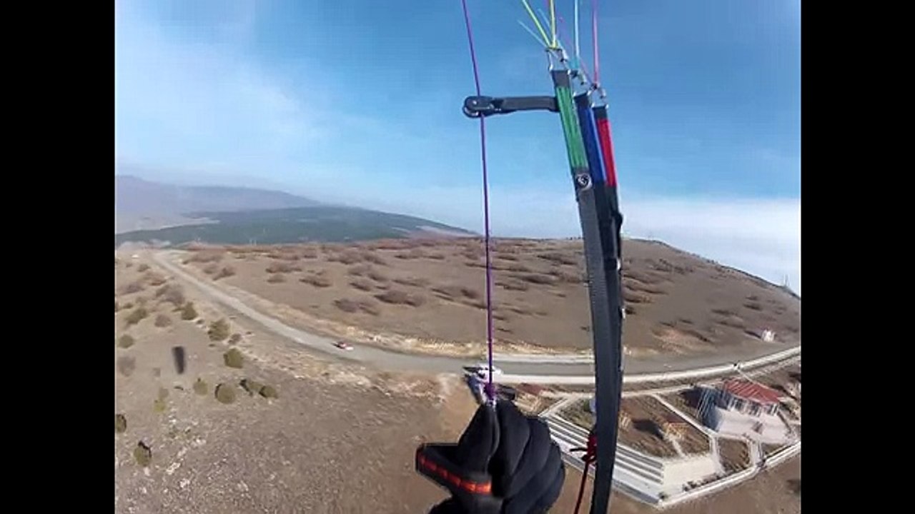 paragliding extreme landing