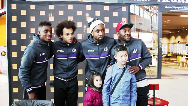 La séance de dédicaces chez Orange